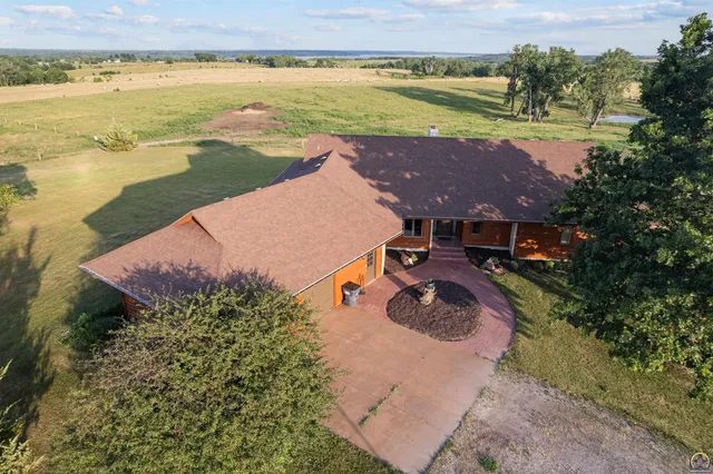 $840,000 | 9736 West Lake Road, Meriden, KS 66512