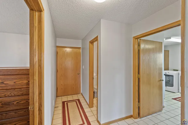 $840,000 | 9736 West Lake Road, Meriden, KS 66512