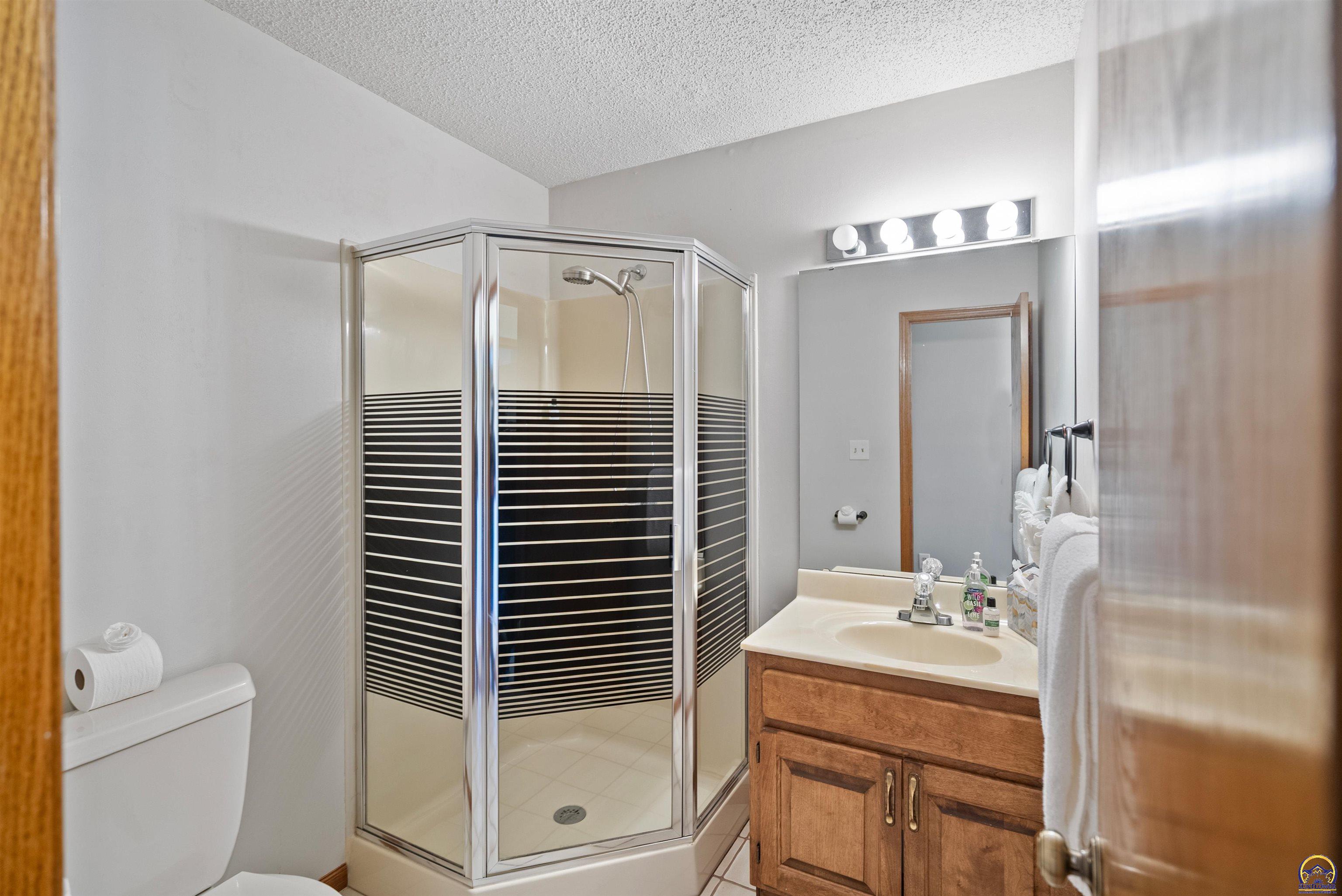 9736 West Lake Road Meriden, KS 66512 - Photo 34 of 98