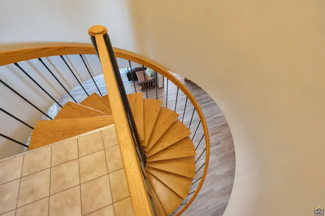 $840,000 | 9736 West Lake Road, Meriden, KS 66512