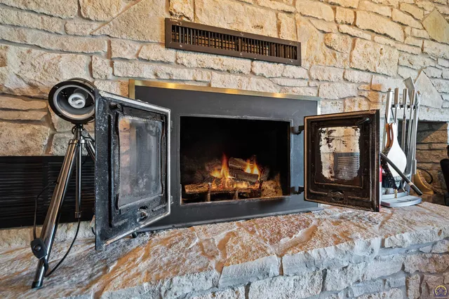 $840,000 | 9736 West Lake Road, Meriden, KS 66512