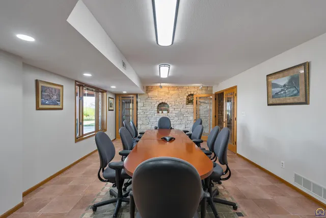 $840,000 | 9736 West Lake Road, Meriden, KS 66512