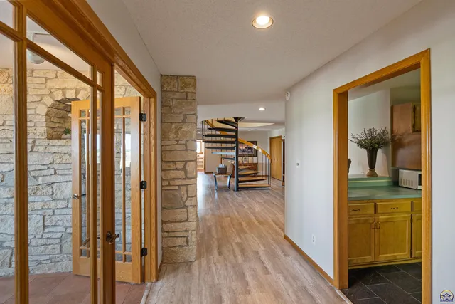 $840,000 | 9736 West Lake Road, Meriden, KS 66512