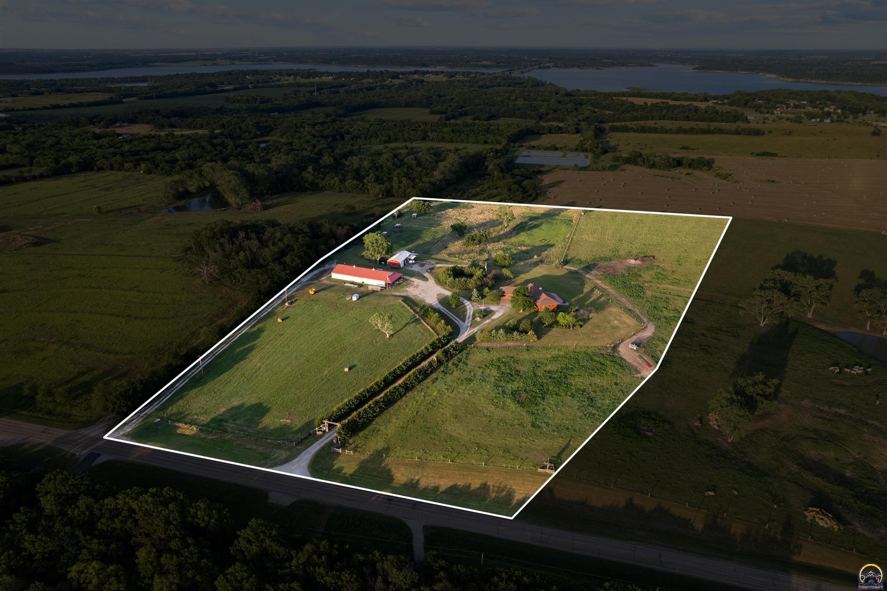 9736 West Lake Road Meriden, KS 66512 - Photo 6 of 98