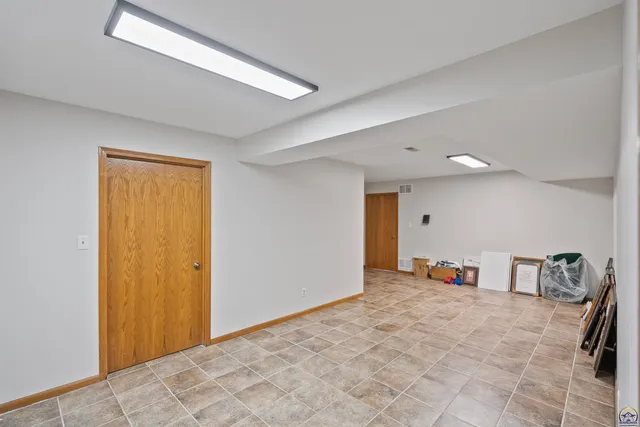 $840,000 | 9736 West Lake Road, Meriden, KS 66512