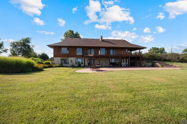 $840,000 | 9736 West Lake Road, Meriden, KS 66512