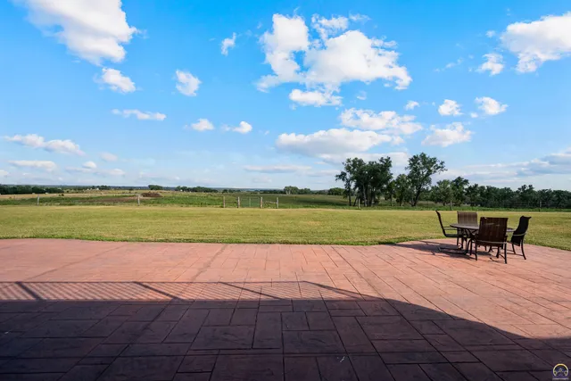 $840,000 | 9736 West Lake Road, Meriden, KS 66512