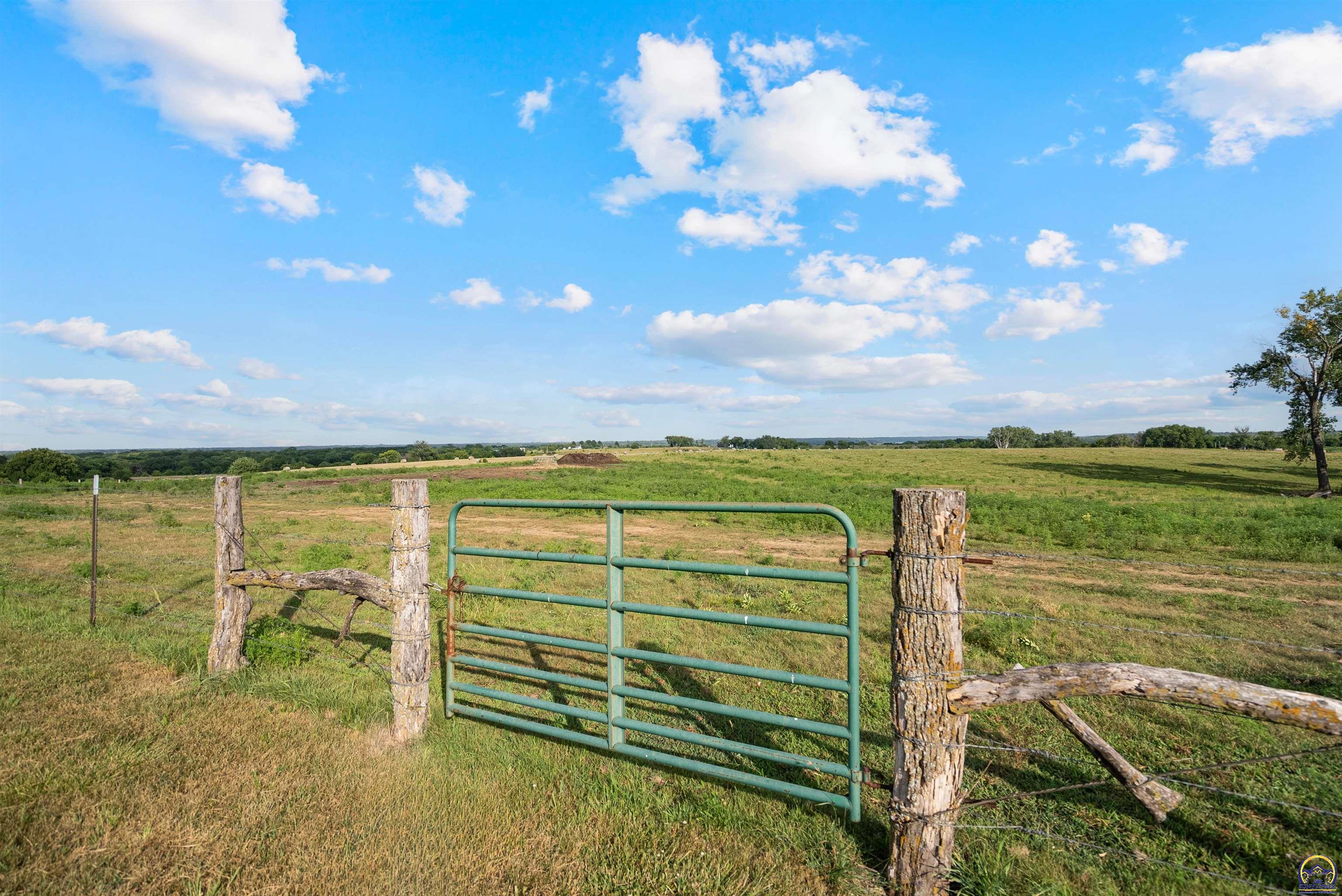 9736 West Lake Road Meriden, KS 66512 - Photo 70 of 98