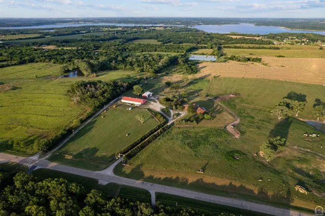 $840,000 | 9736 West Lake Road, Meriden, KS 66512