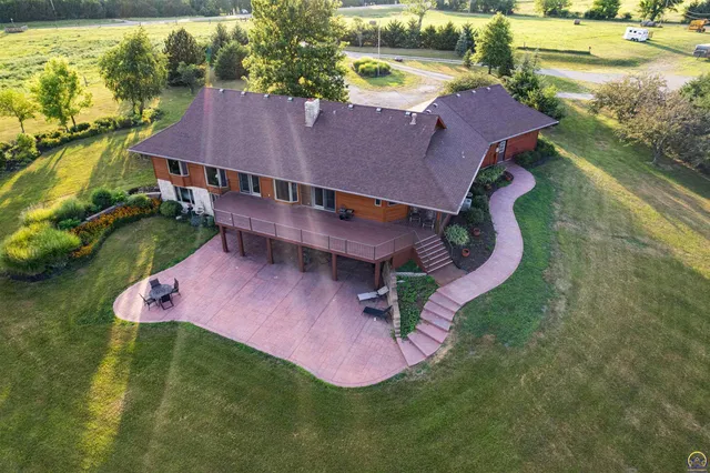 $840,000 | 9736 West Lake Road, Meriden, KS 66512