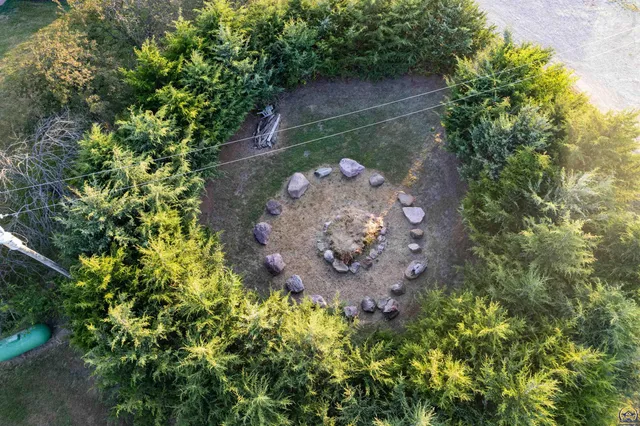 $840,000 | 9736 West Lake Road, Meriden, KS 66512