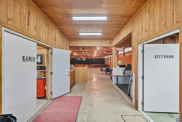 $840,000 | 9736 West Lake Road, Meriden, KS 66512