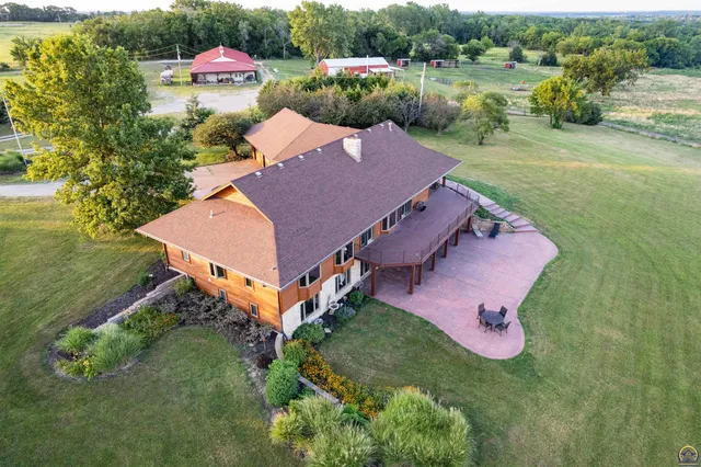 $840,000 | 9736 West Lake Road, Meriden, KS 66512