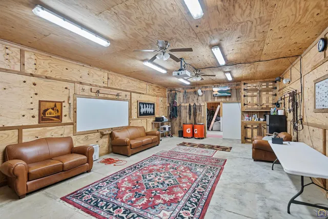 $840,000 | 9736 West Lake Road, Meriden, KS 66512