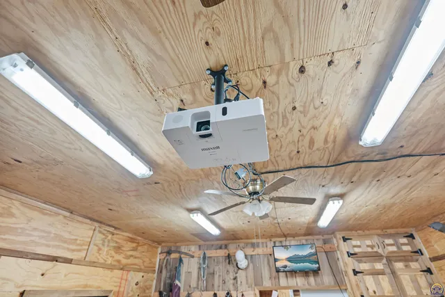 $840,000 | 9736 West Lake Road, Meriden, KS 66512