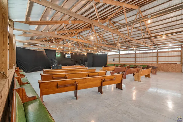 $840,000 | 9736 West Lake Road, Meriden, KS 66512