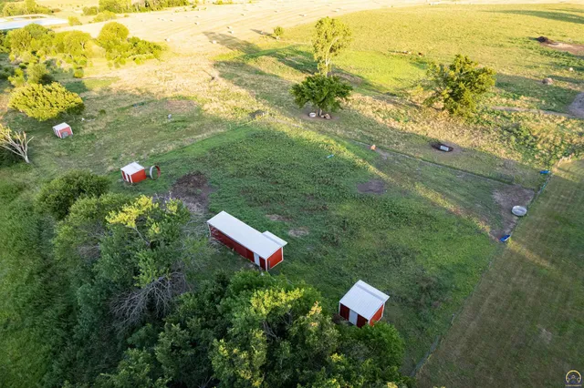 $840,000 | 9736 West Lake Road, Meriden, KS 66512