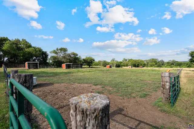 $840,000 | 9736 West Lake Road, Meriden, KS 66512