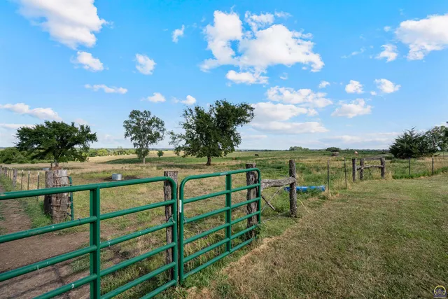 $840,000 | 9736 West Lake Road, Meriden, KS 66512