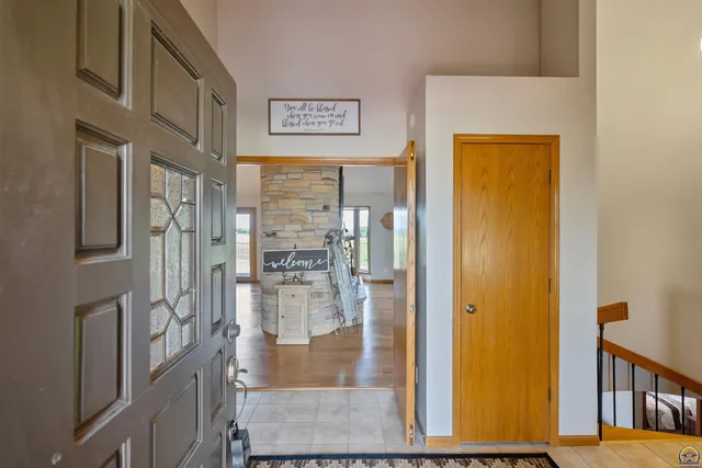 $840,000 | 9736 West Lake Road, Meriden, KS 66512