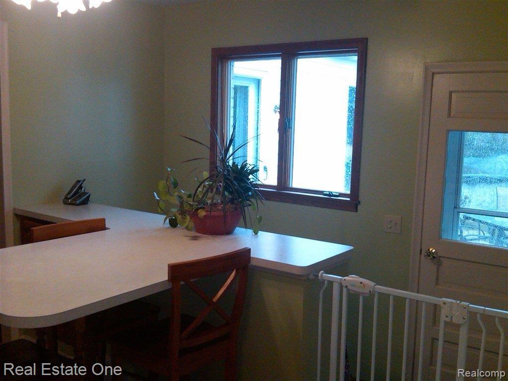 297 Winry Drive Rochester, MI 48307 - Photo 8 of 20 Eating Area