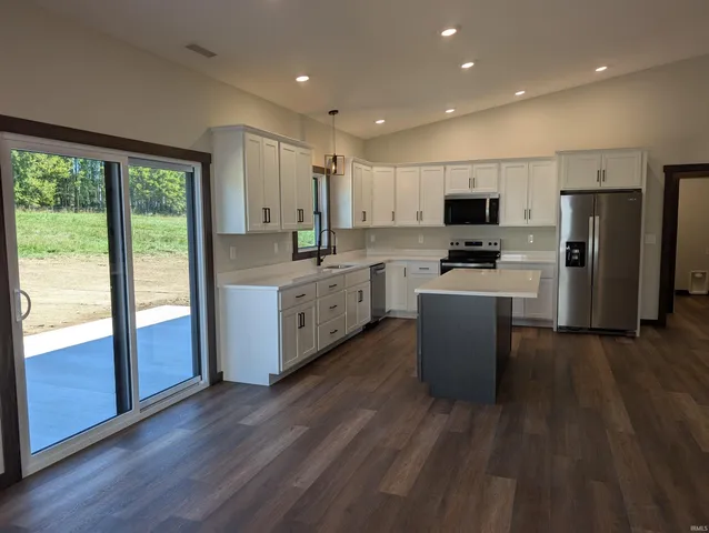 $360,000 | 211 Poplar Street, Loogootee, IN 47553