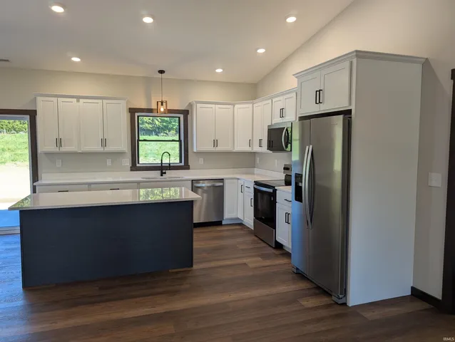 $360,000 | 211 Poplar Street, Loogootee, IN 47553