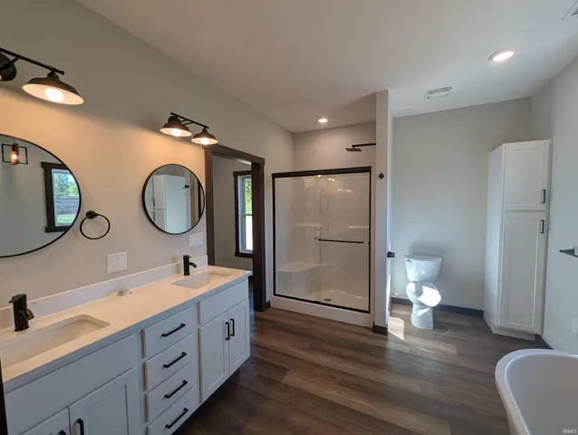 $360,000 | 211 Poplar Street, Loogootee, IN 47553