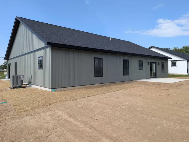 $360,000 | 211 Poplar Street, Loogootee, IN 47553