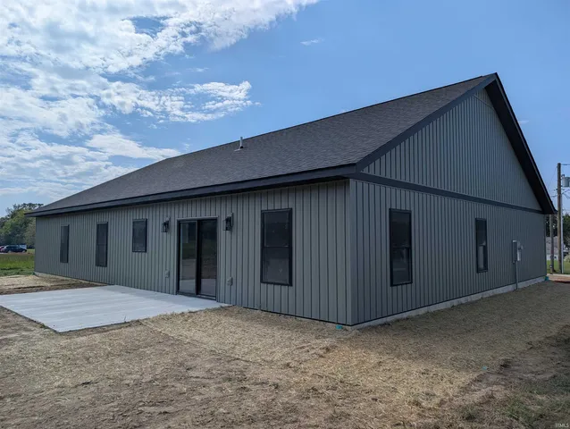 $360,000 | 211 Poplar Street, Loogootee, IN 47553