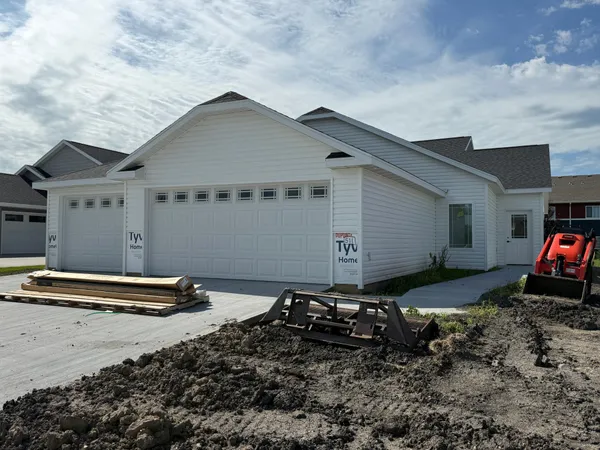 $557,048 | 511 Westview Lane East, West Fargo, ND 58078