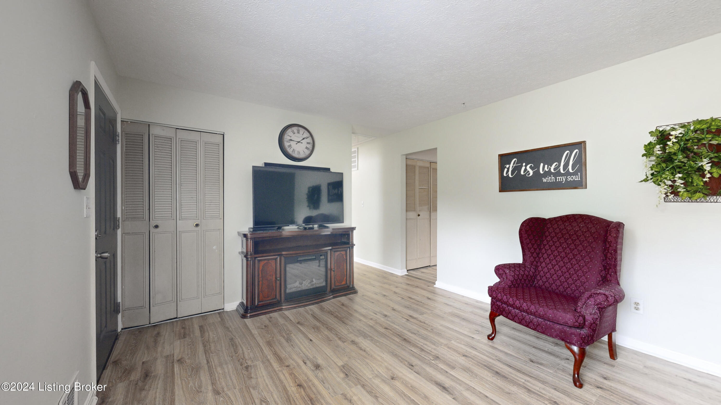 4617 Frel Road Louisville, KY 40272 - Photo 7 of 27 4617 Frel Rd-107