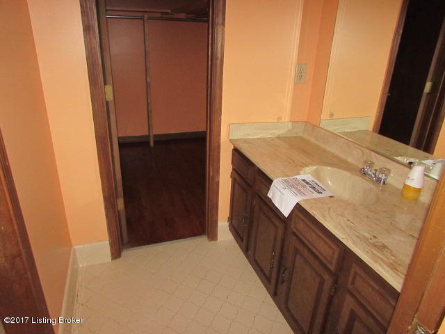 6415 Chenoweth Run Road Louisville, KY 40299 - Photo 13 of 24 Master Bathroom