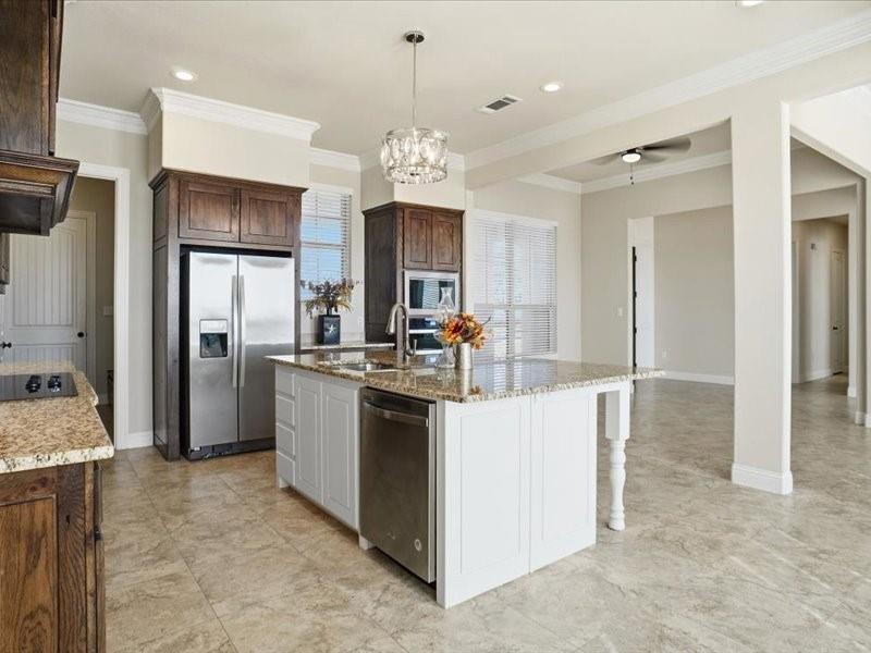 4021 West J E Woody Road Springtown, TX 76082 - Photo 15 of 37 View of kitchen