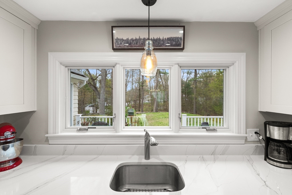 27 Colrain Road Topsfield, MA 01983 - Photo 10 of 42