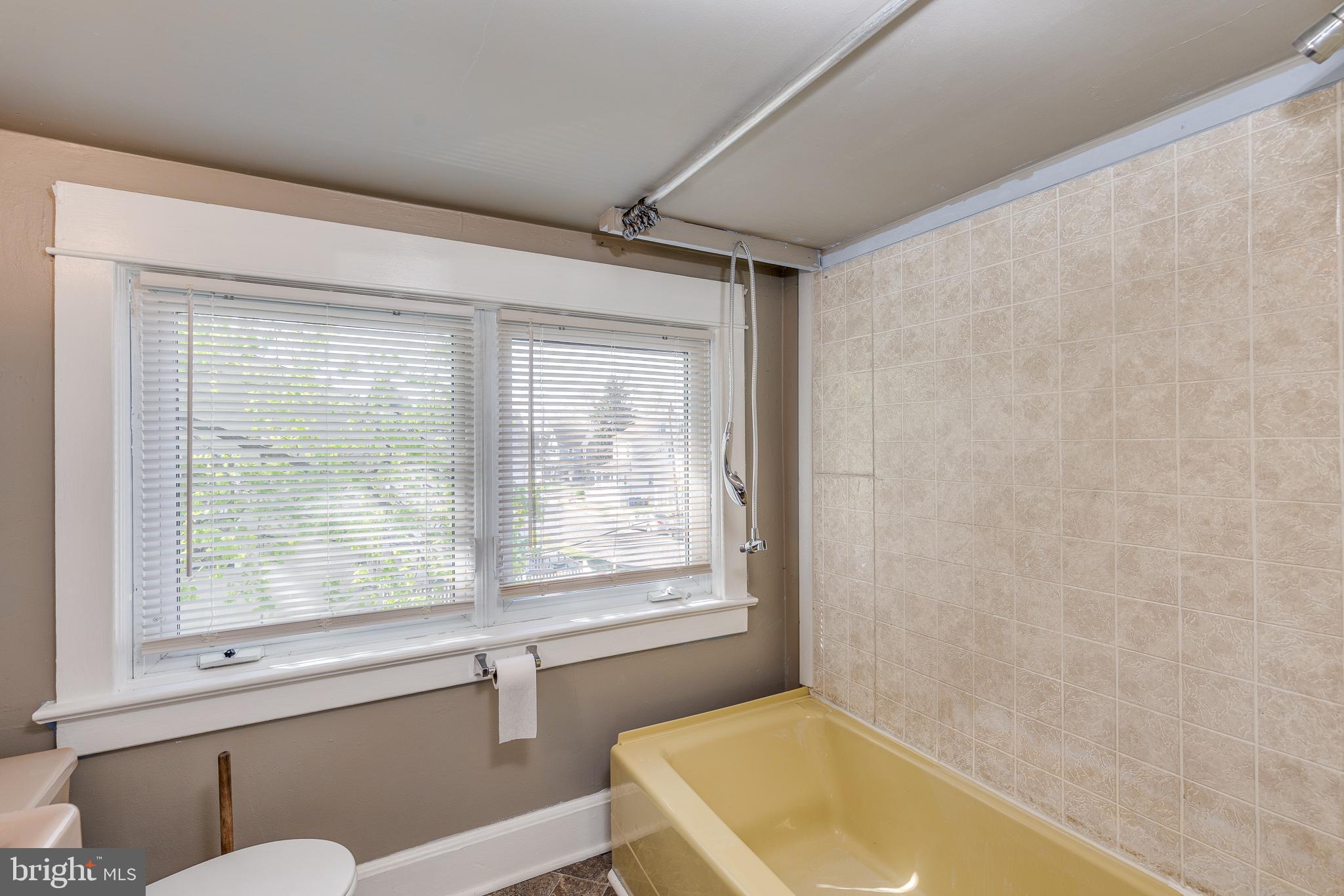 427 Buttonwood Street Delanco, NJ 08075 - Photo 27 of 40 Second floor bathroom