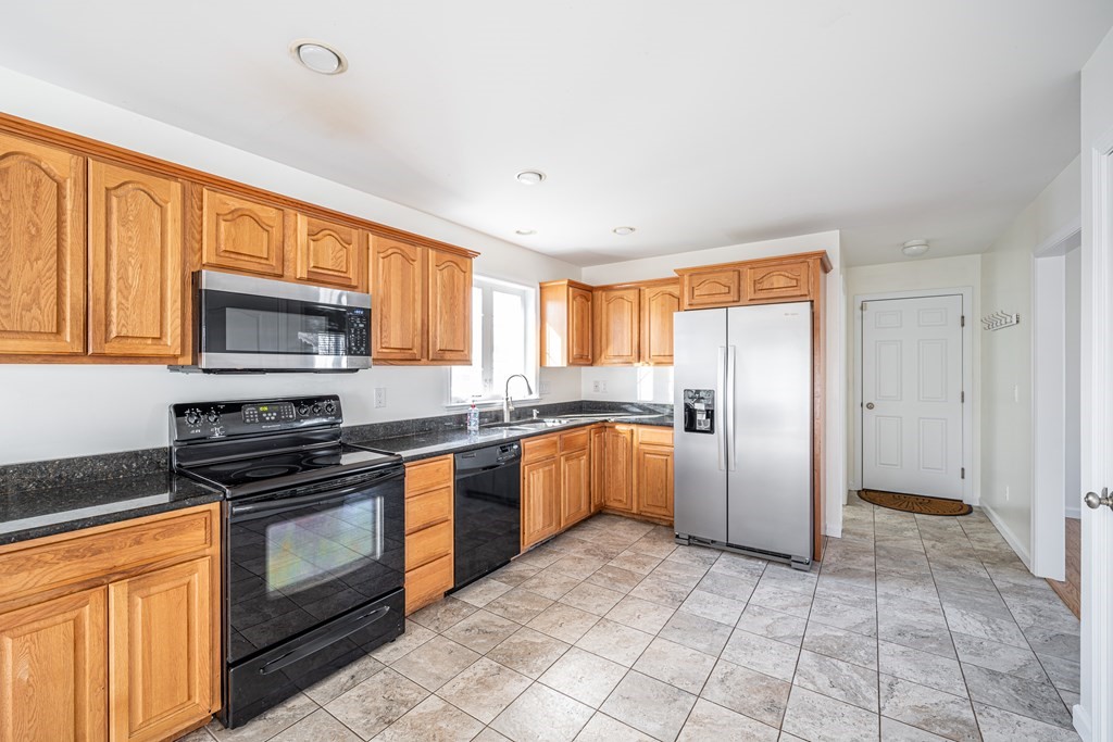 15 Hadley Court Springfield, MA 01119 - Photo 5 of 17