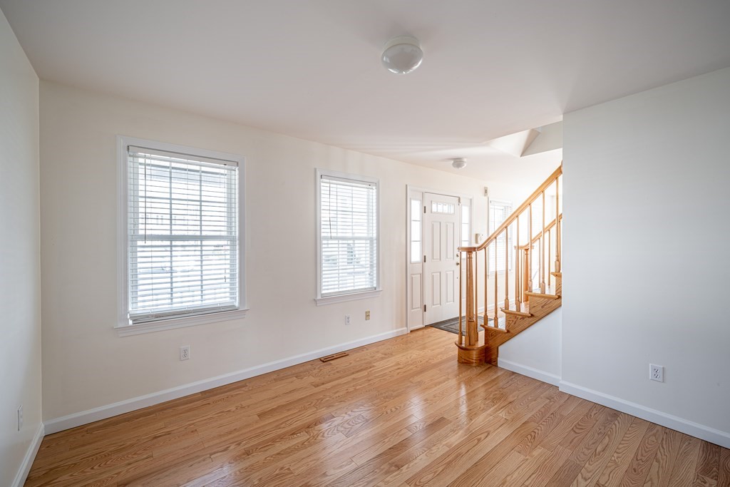 15 Hadley Court Springfield, MA 01119 - Photo 9 of 17