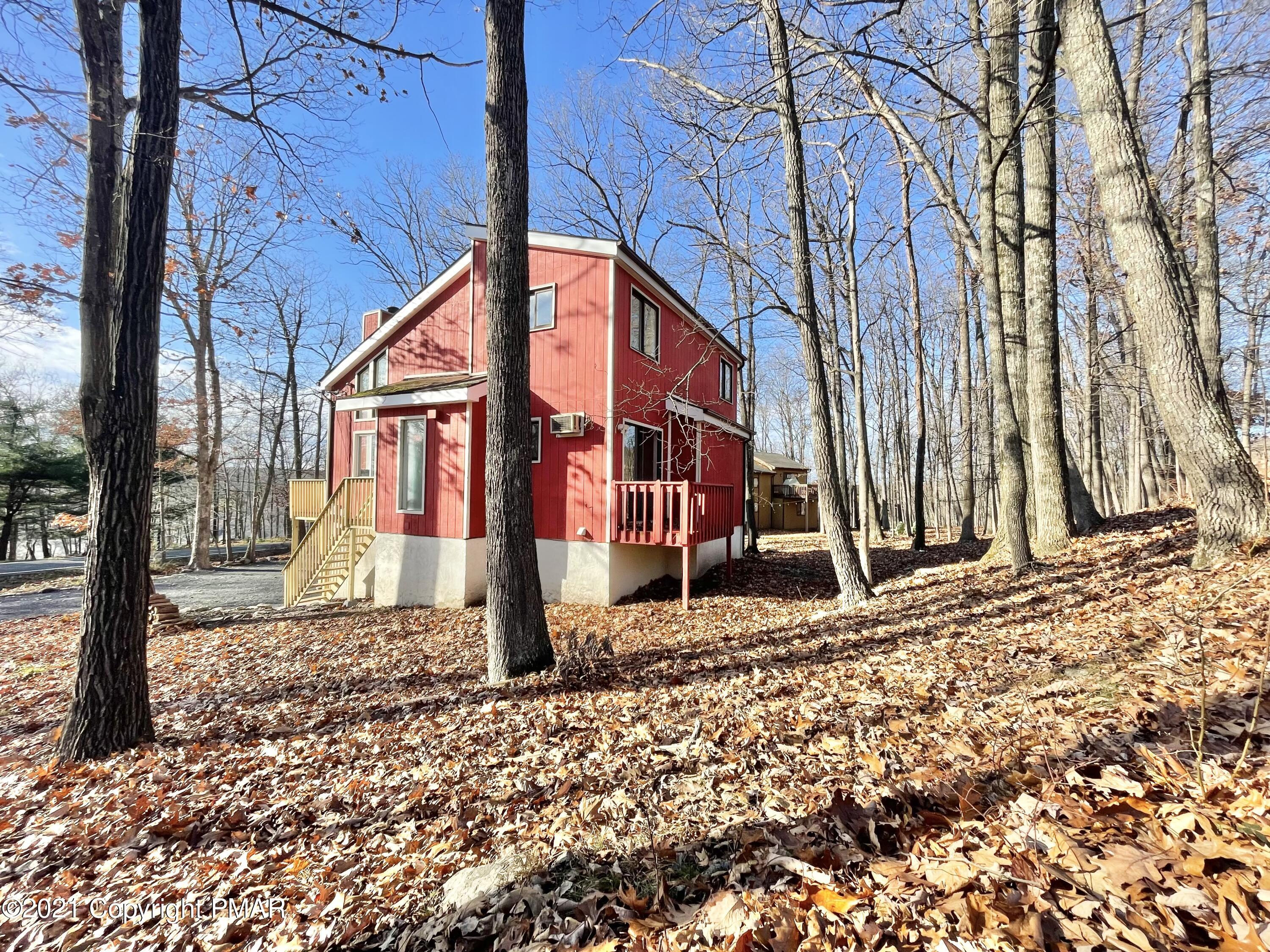 128 Ashley Court Bushkill, PA 18324 - Photo 14 of 87 Side / Back View