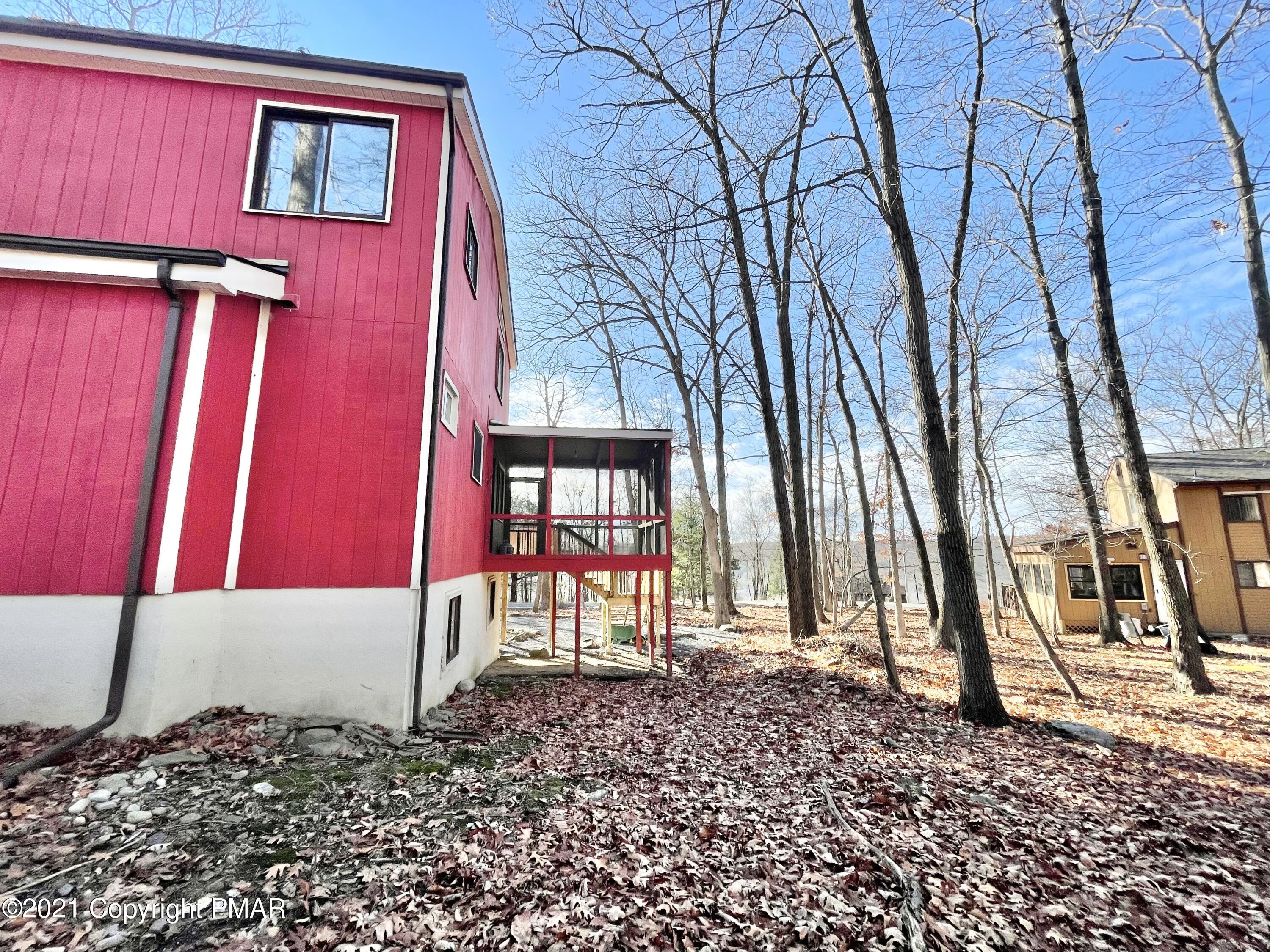 128 Ashley Court Bushkill, PA 18324 - Photo 16 of 87 Side View