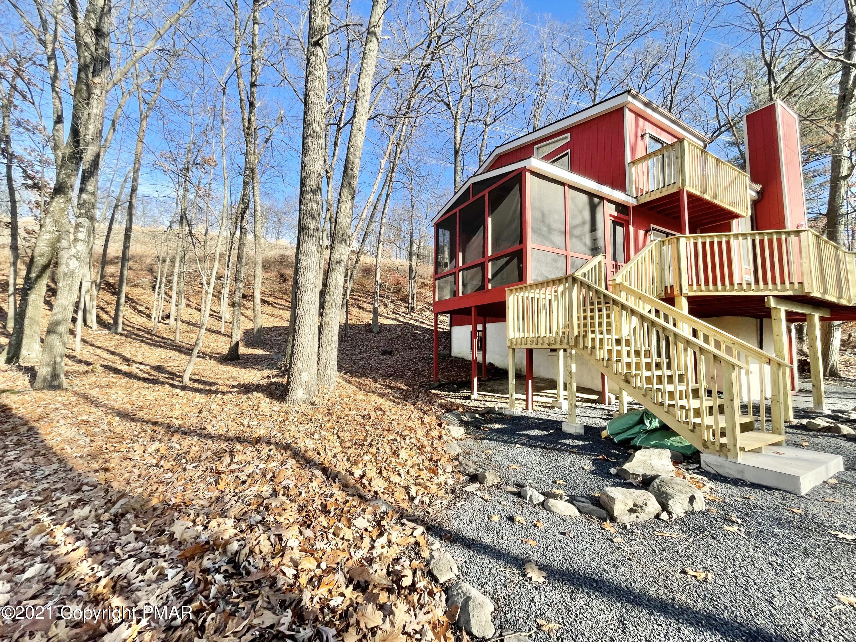 128 Ashley Court Bushkill, PA 18324 - Photo 17 of 87 Side / Front View