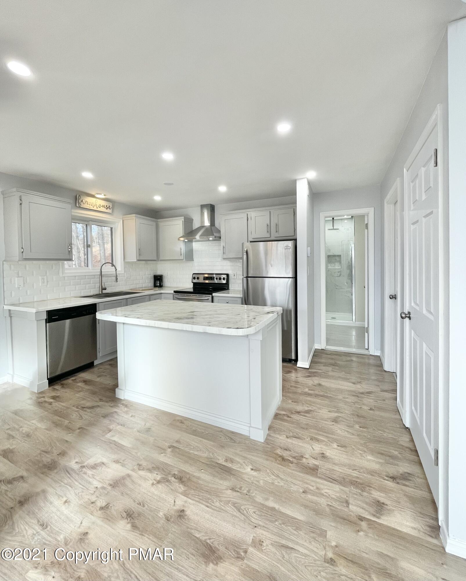 128 Ashley Court Bushkill, PA 18324 - Photo 35 of 87 Kitchen / Bathroom View