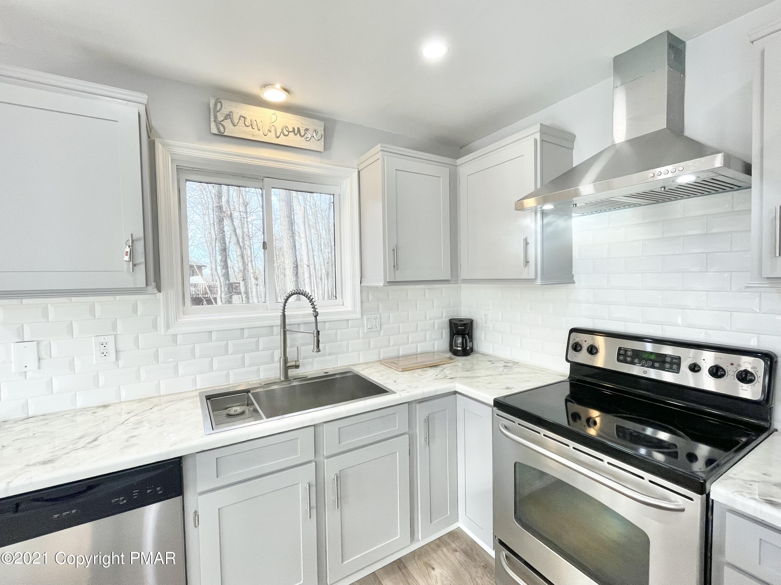 128 Ashley Court Bushkill, PA 18324 - Photo 38 of 87 Kitchen