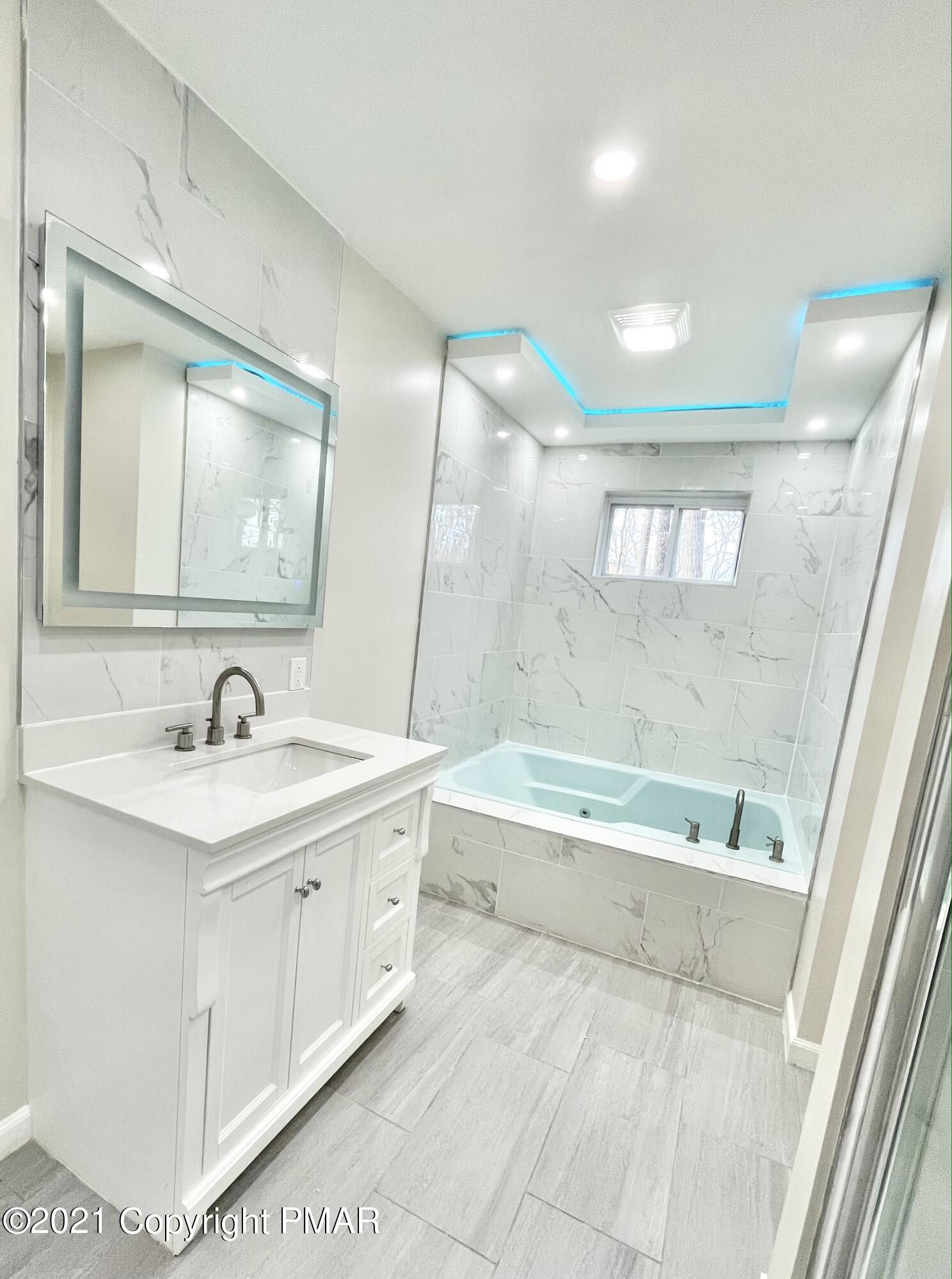 128 Ashley Court Bushkill, PA 18324 - Photo 51 of 87 Jetted Tub