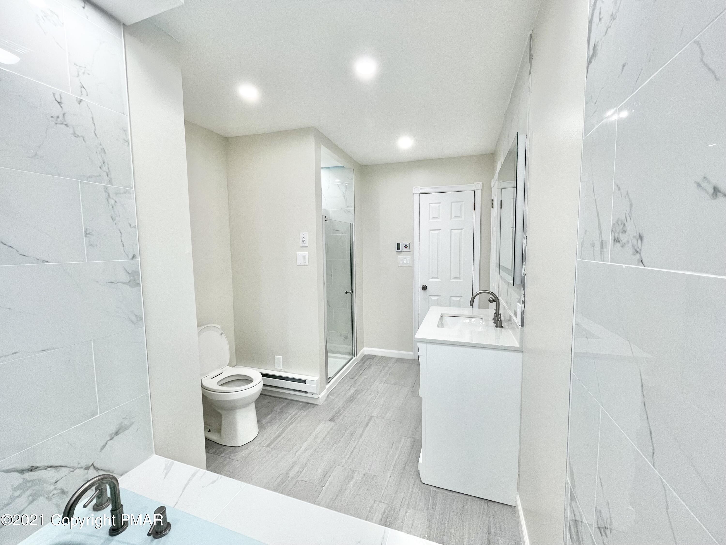 128 Ashley Court Bushkill, PA 18324 - Photo 56 of 87 Full Bath View