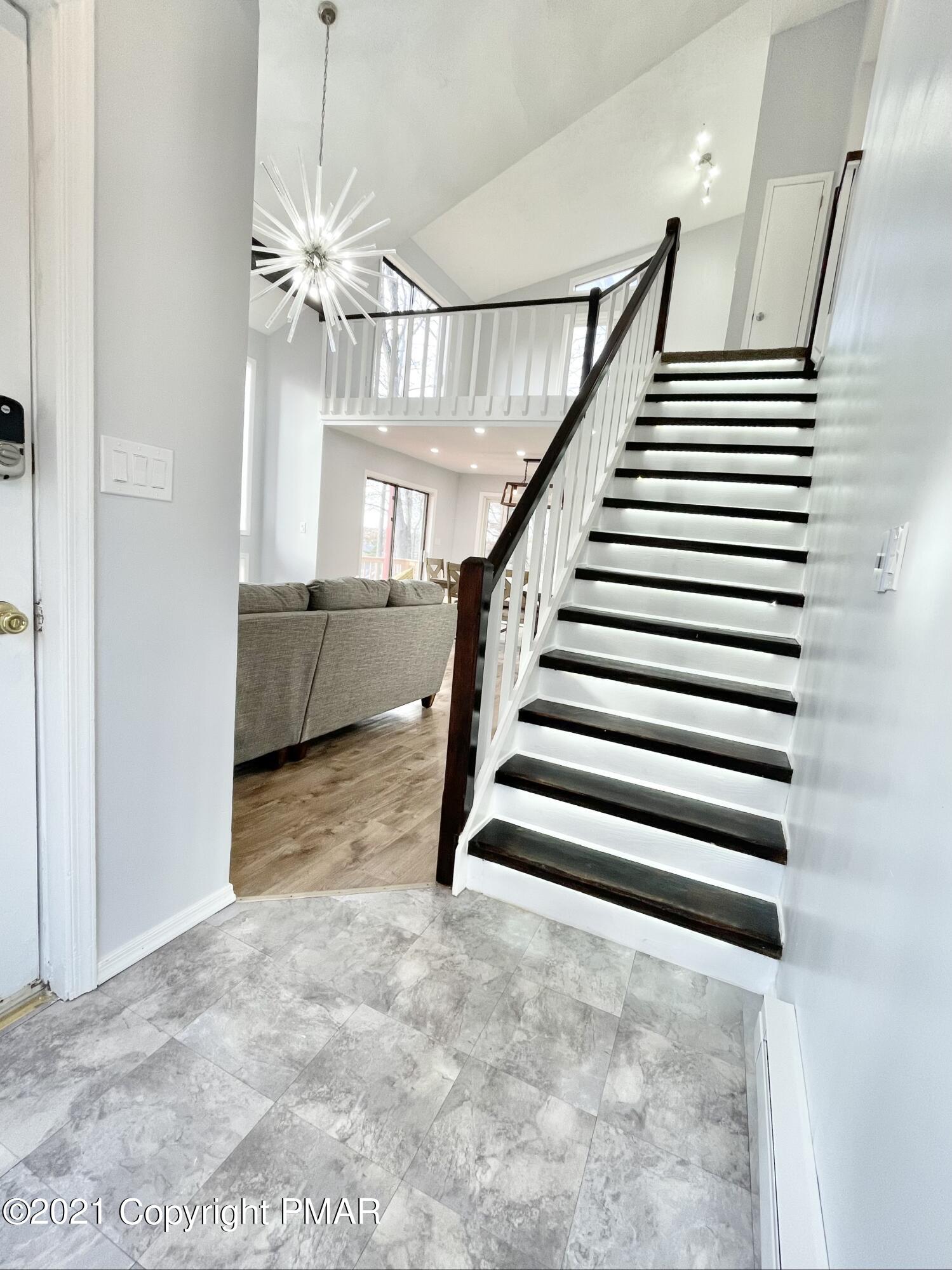 128 Ashley Court Bushkill, PA 18324 - Photo 65 of 87 3rd Fl Staricase