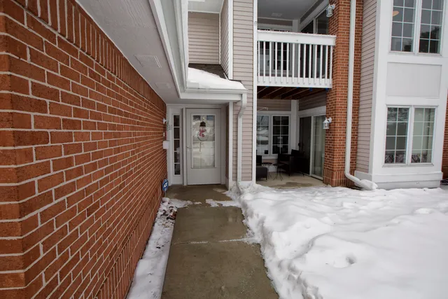 $300,000 | 8991 Woodbridge Drive, Greendale, WI 53129