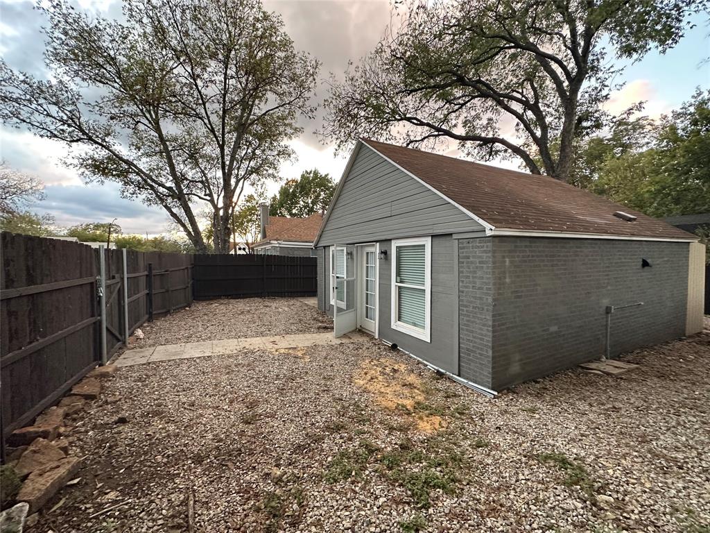 3345 8th Avenue, Unit SIDEAPARTMENT Fort Worth, TX 76110 - Photo 17 of 20
