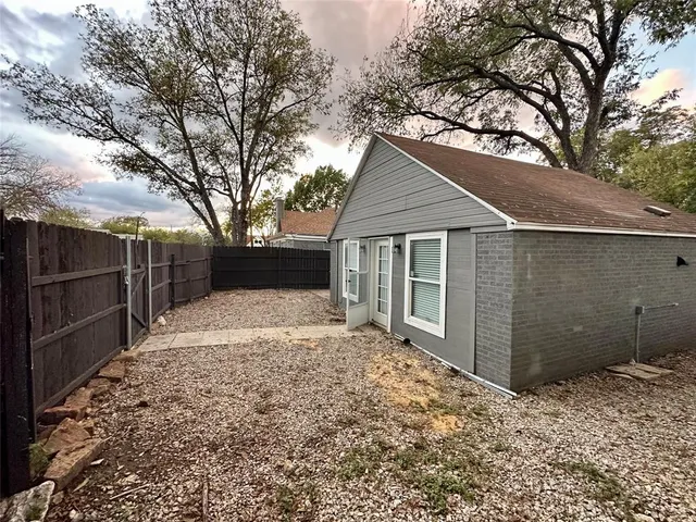 $1,175 | 3345 8th Avenue, Unit SIDEAPARTMENT, Fort Worth, TX 76110