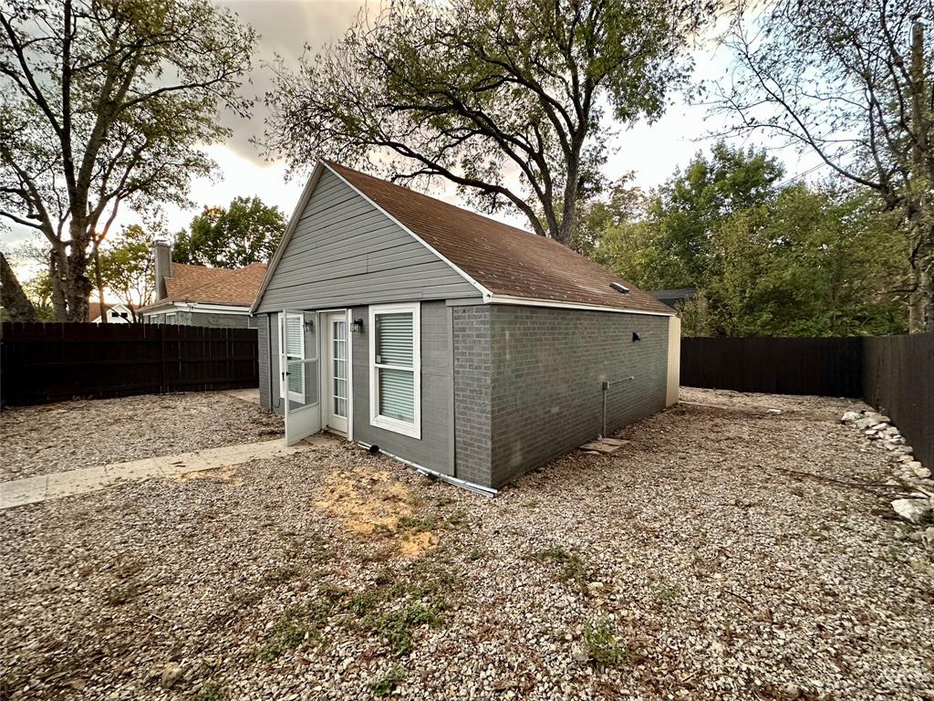 3345 8th Avenue, Unit SIDEAPARTMENT Fort Worth, TX 76110 - Photo 19 of 20